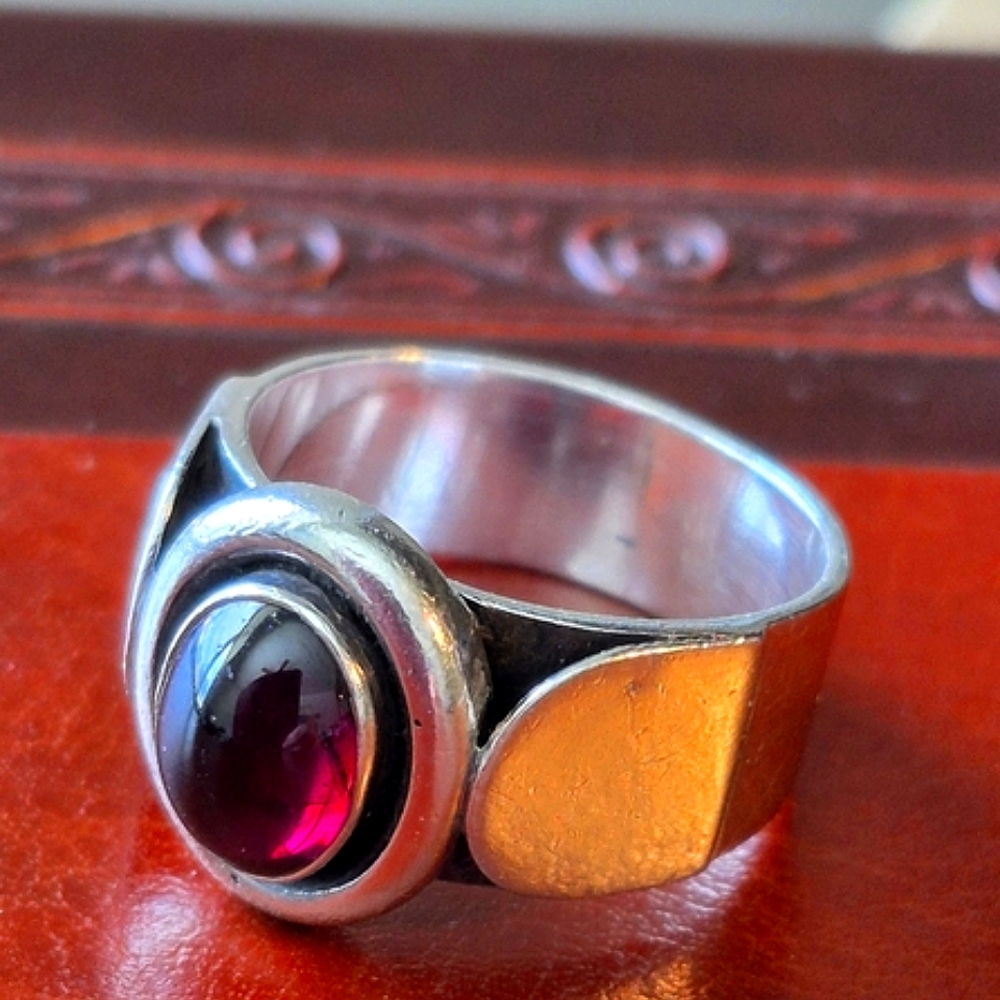 Vintage Garnet Silver Ring